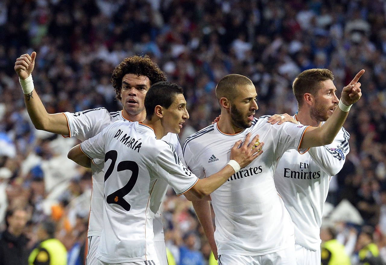 皇马球迷集体前往球场,呐喊助威(皇马球迷集体前往球场,呐喊助威视频) 皇马球迷集体前往球场,呐喊助威(皇马球迷集体前往球场,呐喊助威视频)